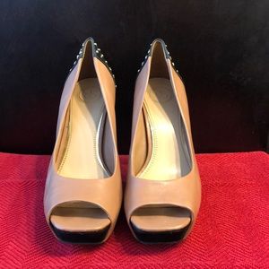Jessica Simpson nude bejeweled pump heels